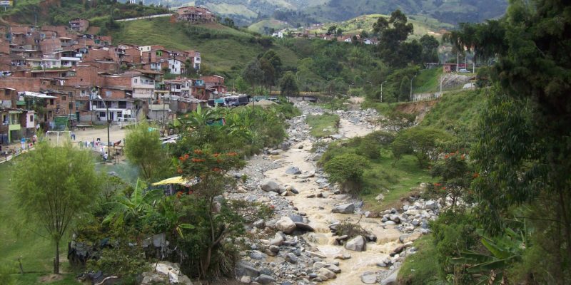 Las recientes lluvias no solo dejaron estragos, también encendieron las alarmas sobre el abandono y mal manejo de los afluentes que atraviesan la ciudad.